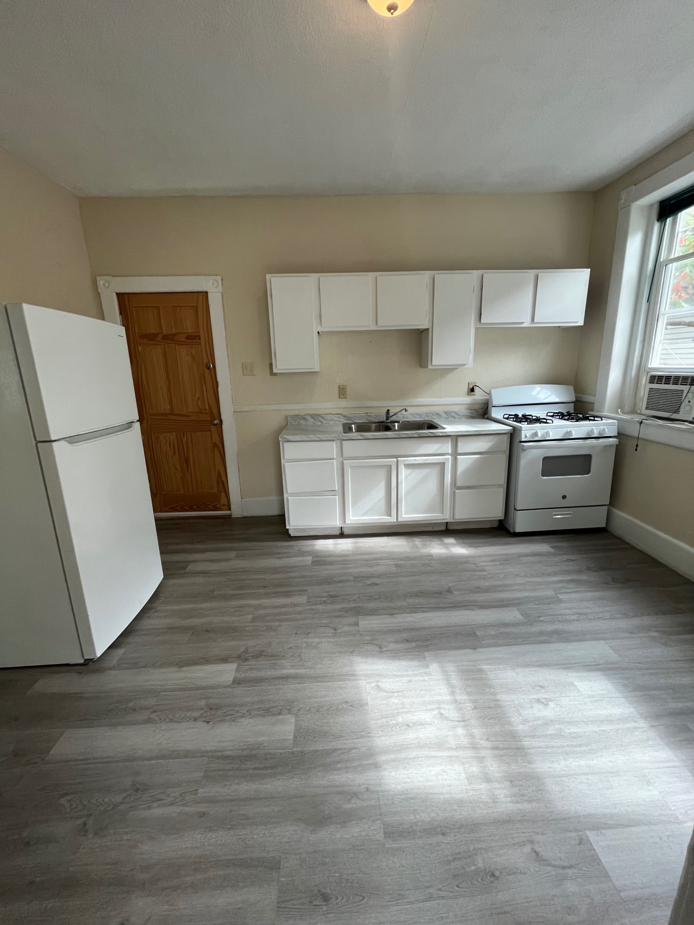 501 Niagara St Apt 1 in Utica, New York